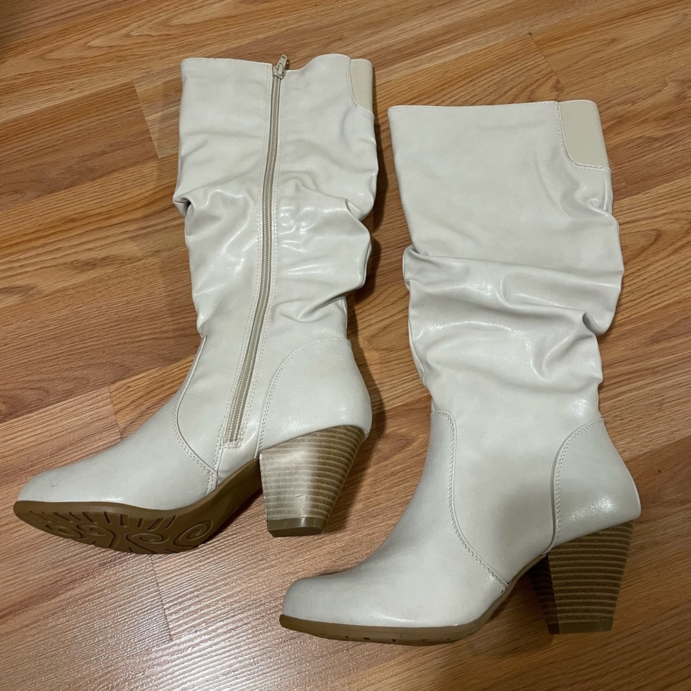 NEW Winter white boots